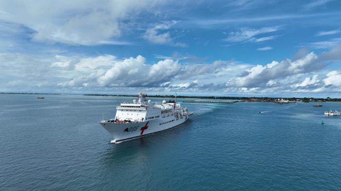 “和平方舟”号医院船结束访问基里巴斯前往汤加