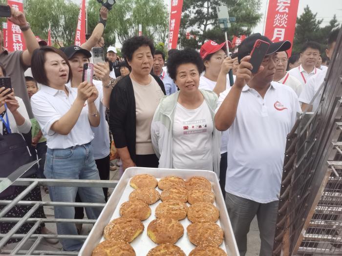 内蒙古丰镇市荣膺中国首个月饼美食地标城市称号