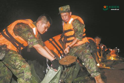 北京河北等地發生洪澇 中部戰區組織官兵和民兵緊急救援