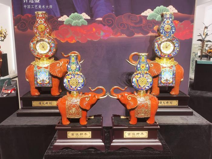 三項非遺跨界工藝美術品“吉象升平”銅雕琺瑯尊亮相北京