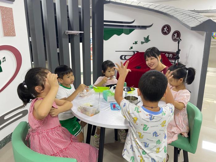 广西柳州上线“官方免费带娃” 解决暑期“看护难”
