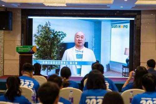 發(fā)掘歷史文脈、記錄體育故事：尚赫助力高校學(xué)子探訪成都