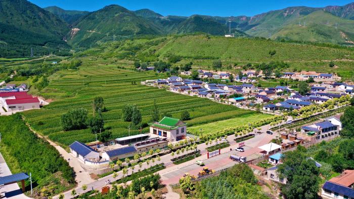 楊嶺村里喜事多：風(fēng)景變“錢景” 農(nóng)民吃上“旅游飯”