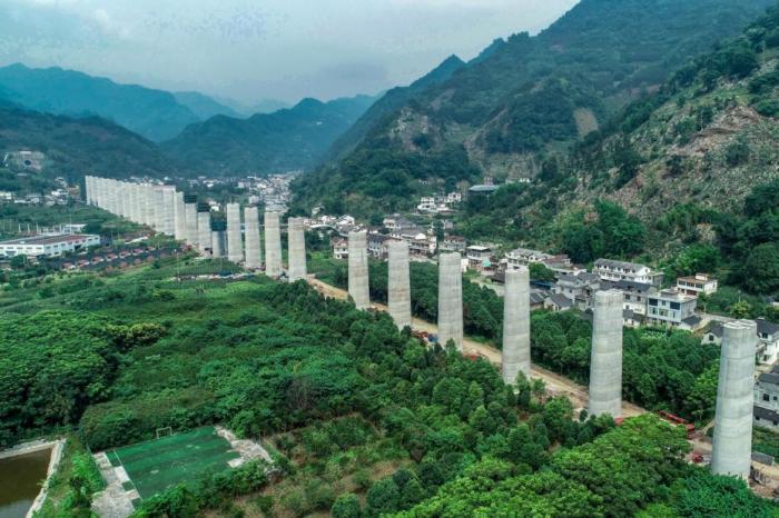 國家鐵路局：7月全國鐵路旅客發送量同比增長80.9%