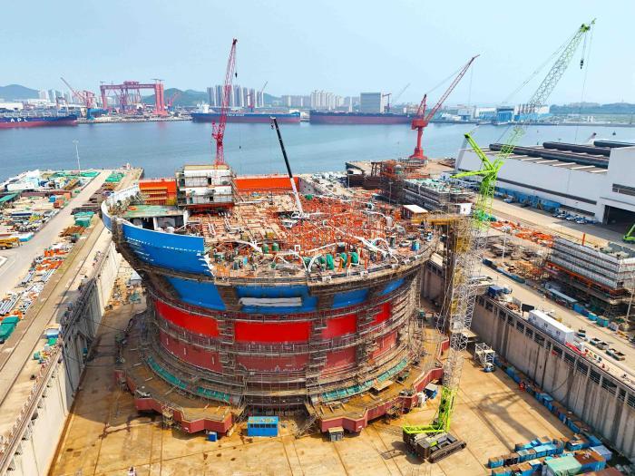 亚洲首艘圆筒型FPSO船体建造在山东青岛完工