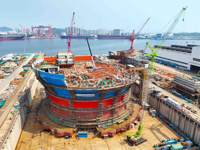 亞洲首艘圓筒型FPSO船體建造在山東青島完工
