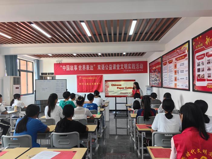湖北咸寧：雙語公益課堂讓“中國故事世界表達”
