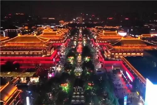 國內特色旅游火爆 人流如織有力拉動暑期消費
