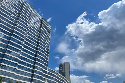 7月份商品住宅銷售價格小幅波動 專家表示政策還需“應(yīng)出盡出”