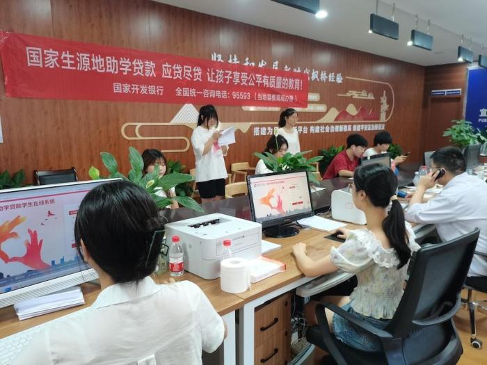 堅守助學貸款15載 開發性金融助力四川214余萬學子圓夢大學