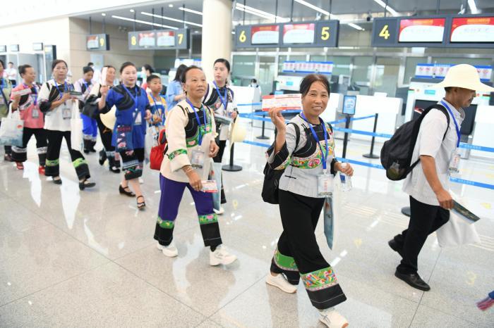 “精準扶貧”首倡地邁入航空時代 湖南湘西邊城機場正式通航