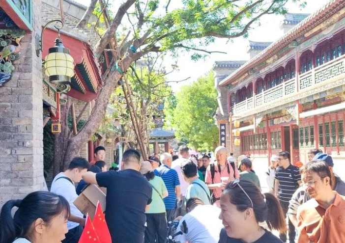 明水古城试营业首日游客超2万人，收入超120万