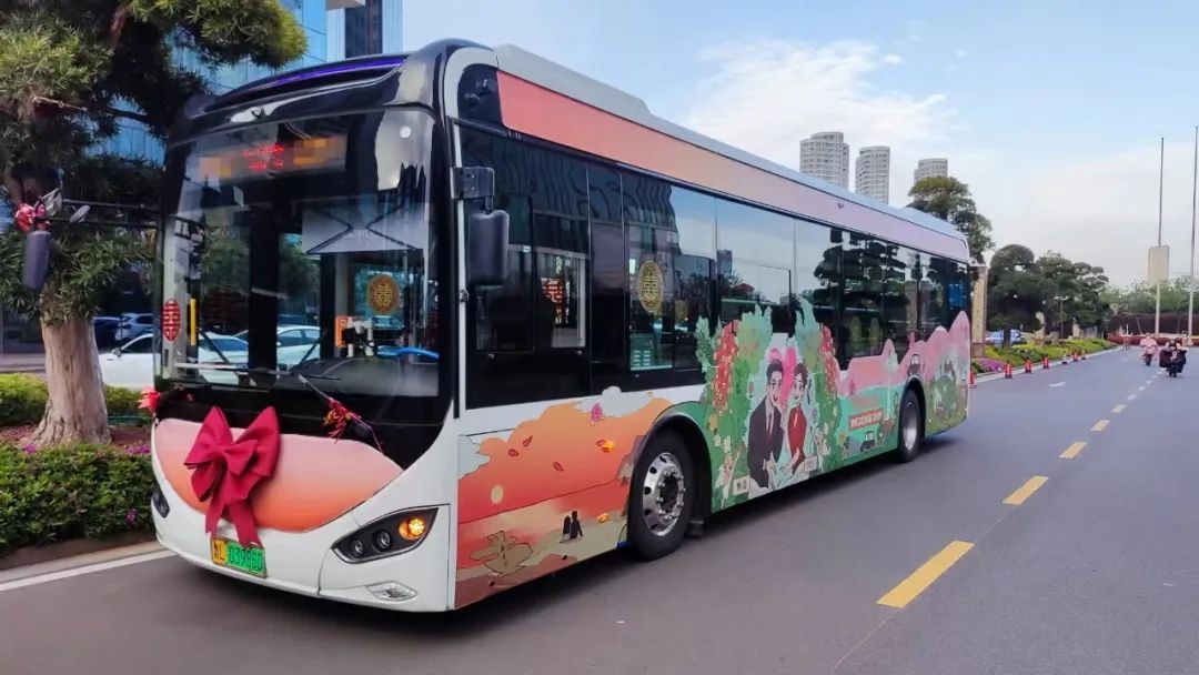 日照521路公交婚车开通