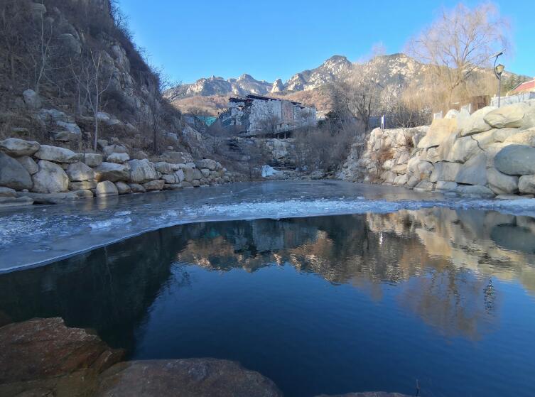 泰安>泰安民生>位于泰山东麓的天烛峰景区,奇峰林立,峡谷纵横,溪水长