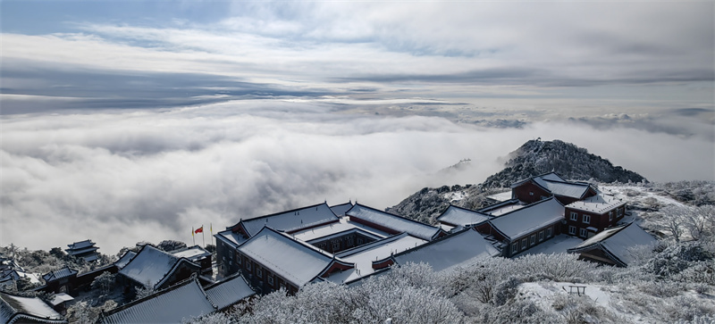 泰山山顶雪景图片