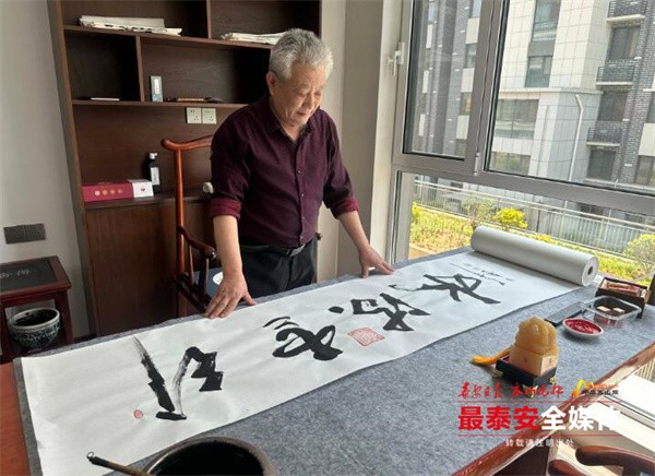 泰安书法家作品被两国大使馆永久收藏