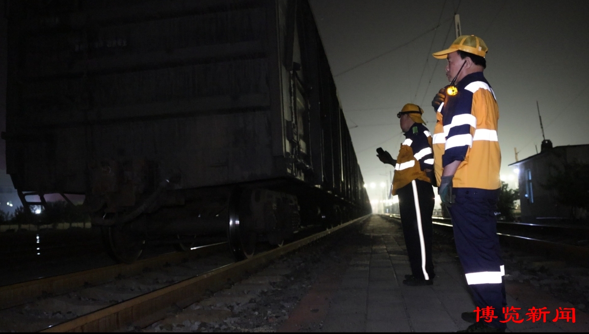 "凌晨四点的淄博"丨铁路编组场里的"拉风"人_淄博民生_淄博_齐鲁网