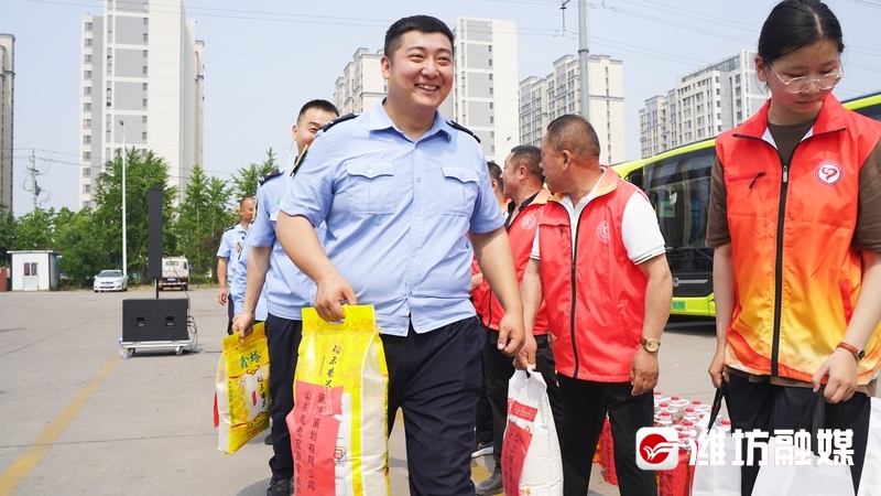 满城尽染“志愿红”更好潍坊添底色(图5)