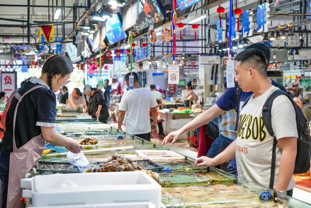 日照渔港码头海鲜市场图片