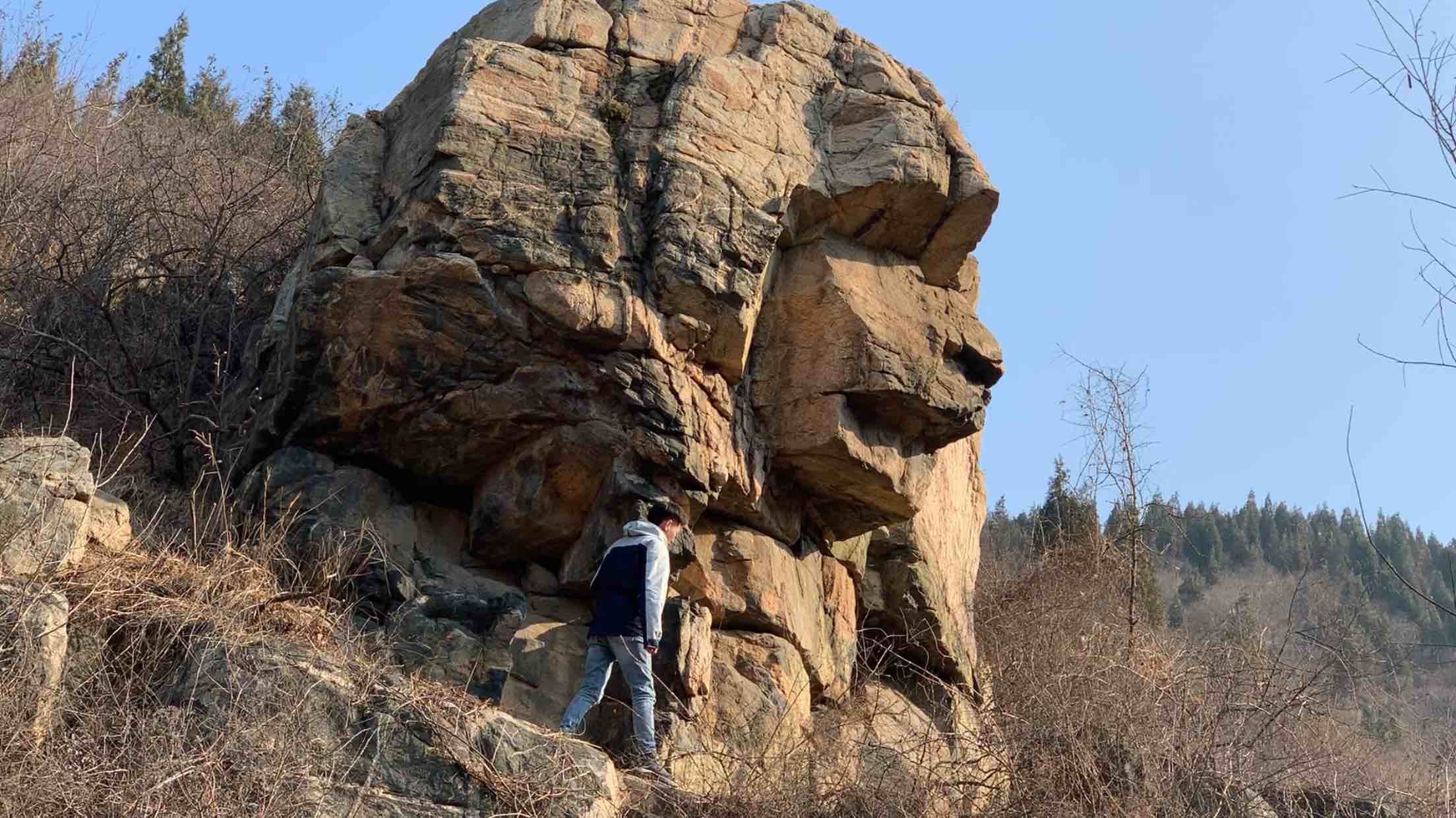 石猴、北京猿人、人面狮身像？济南南部山区一“奇石”变网红打卡地