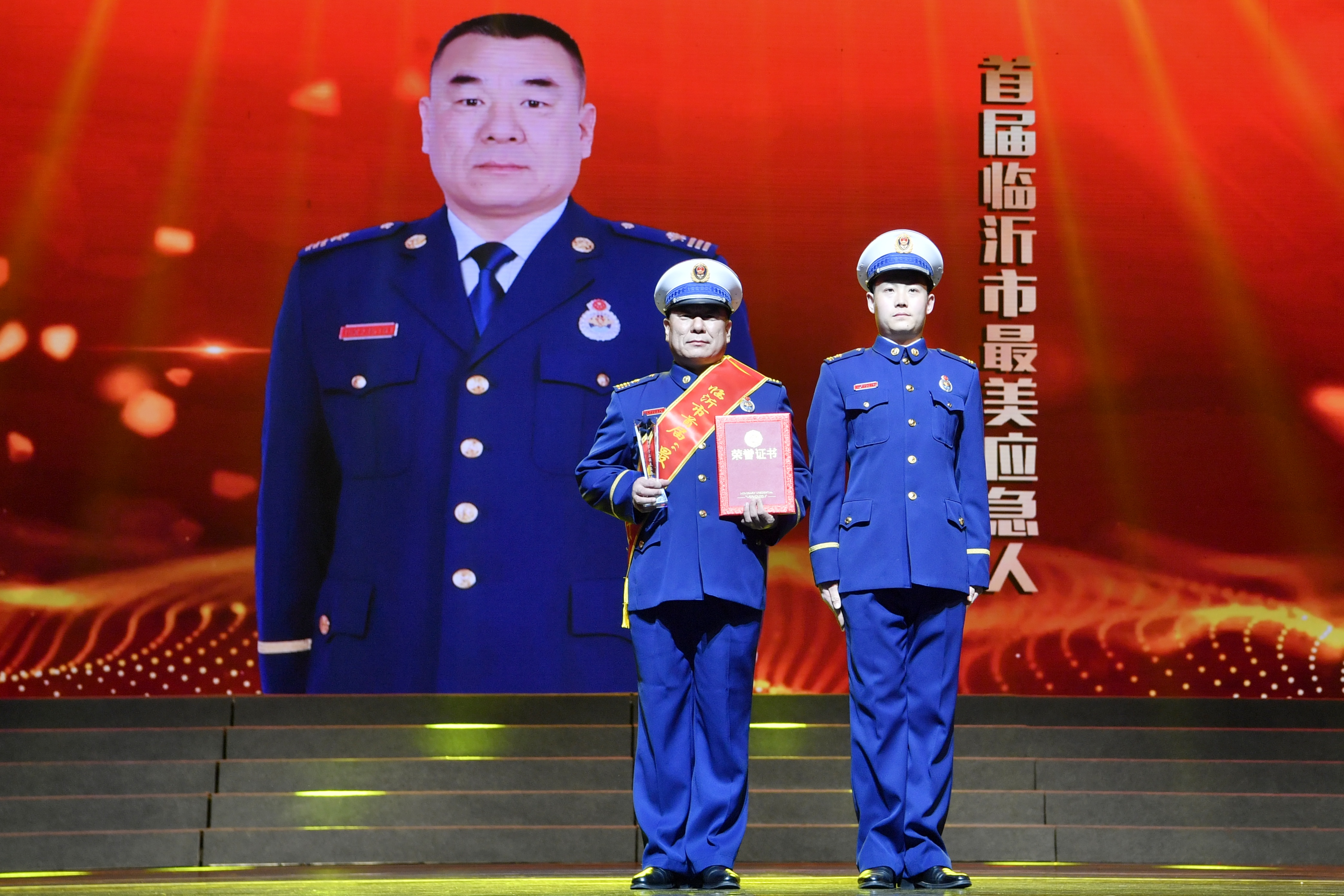 临沂兰山消防大队陶然路中队中队长罗永.