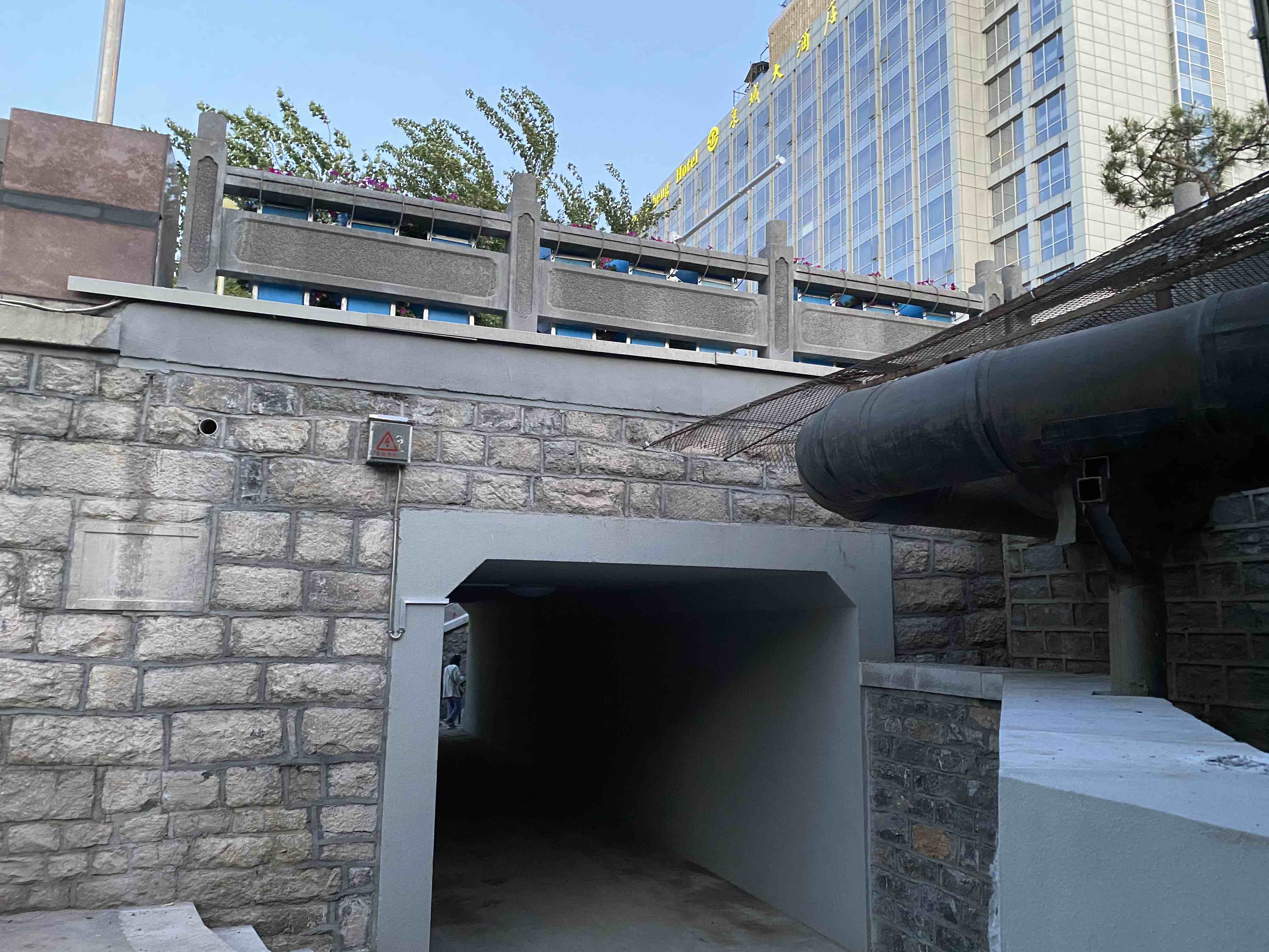 济南南门桥下北侧人行涵洞已启用 环城公园和泉城广场"一站直达"