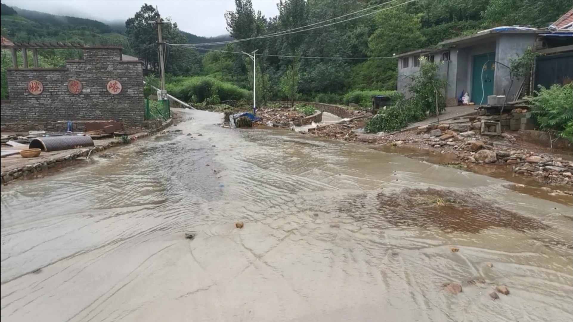 组图|临沂沂南县遭遇强降雨 最大降雨量423.1mm