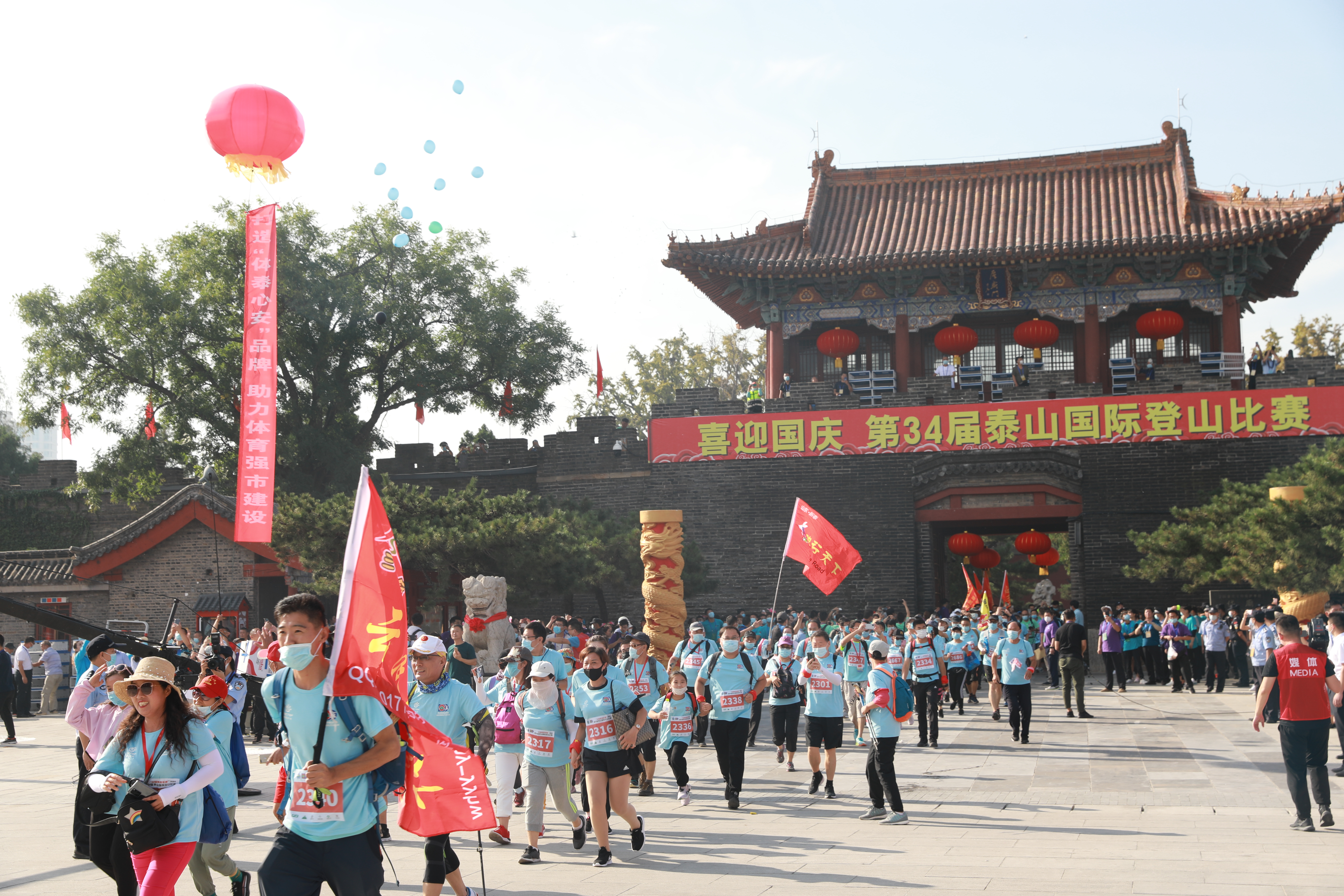 1小时2分18秒!济南小伙儿获得第34届泰山国际登山节男子组冠军