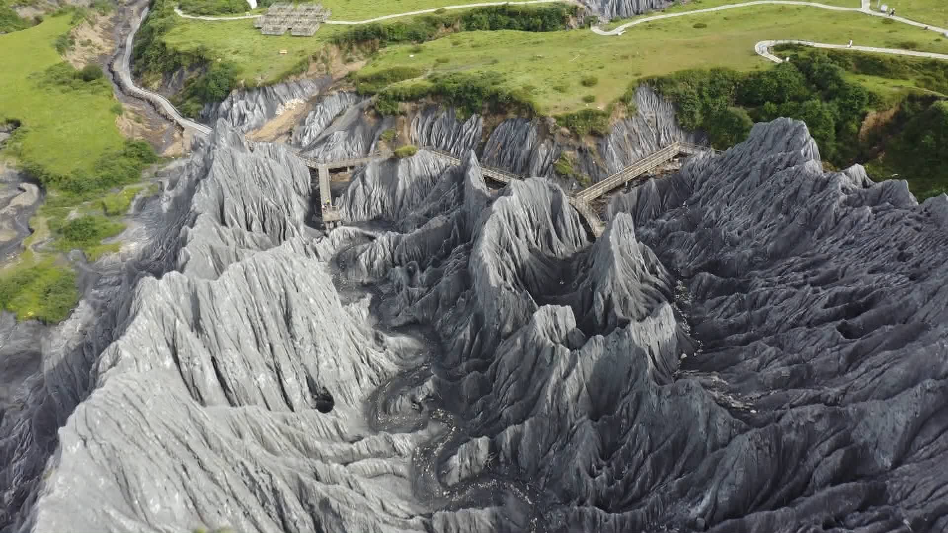 36秒丨全世界独有的糜棱岩石林!快来川藏线上这座网红公园打卡