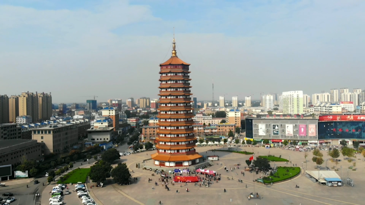 93秒|我在家乡送祝福!聊城莘县200名志愿者与"巨幅"国旗创意合影