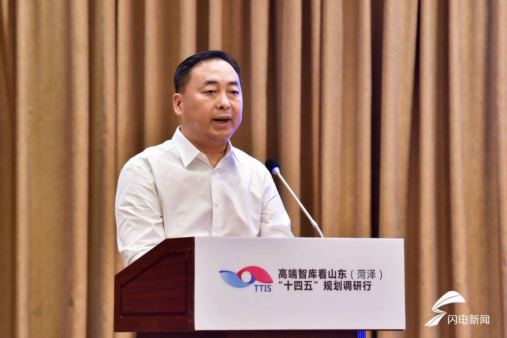 中国发展出版副社长,国研智库总裁张诗雨在致辞