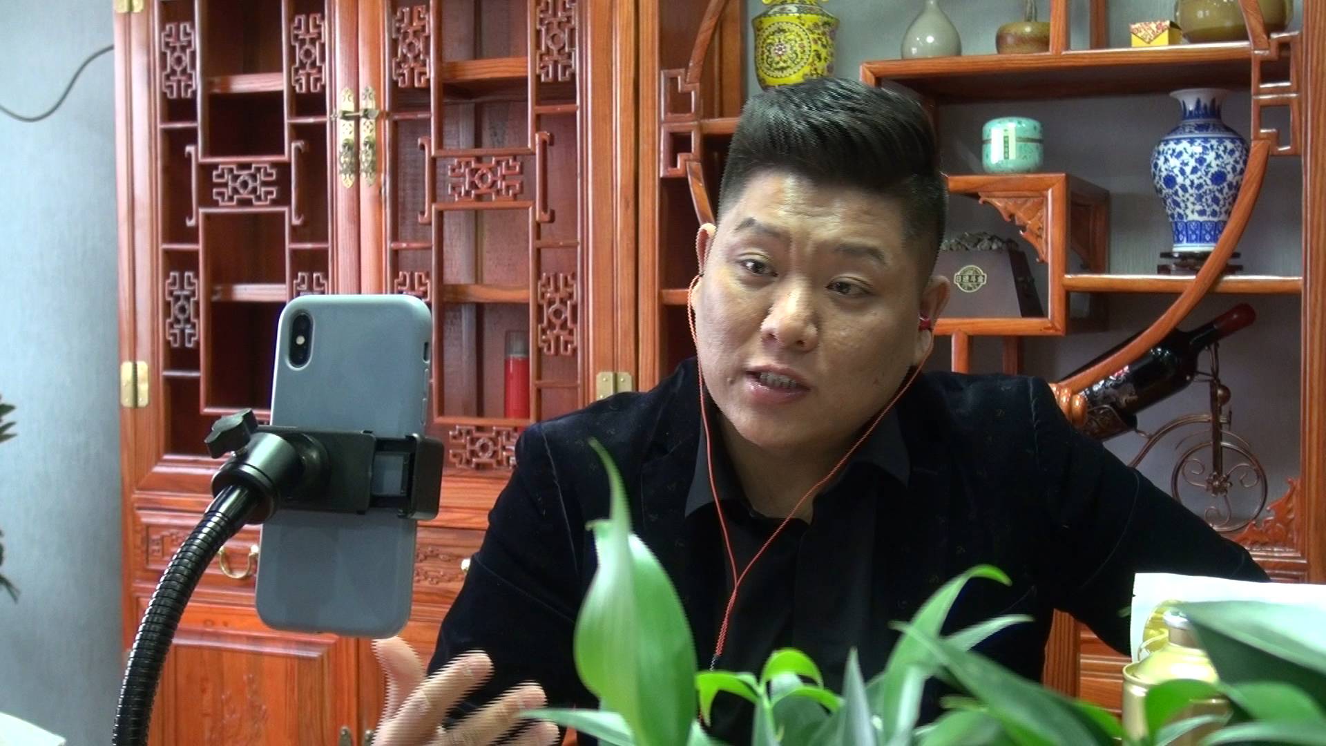 青岛老崔背后的故事:身体受伤放弃千万粉丝账号 重头再来一年涨粉50万