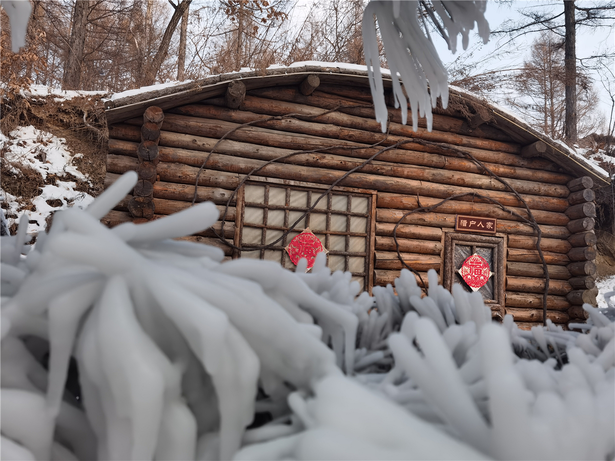 组图丨2万余颗玉米建成的房屋,晶莹剔透的冰挂……来二合雪乡,一起