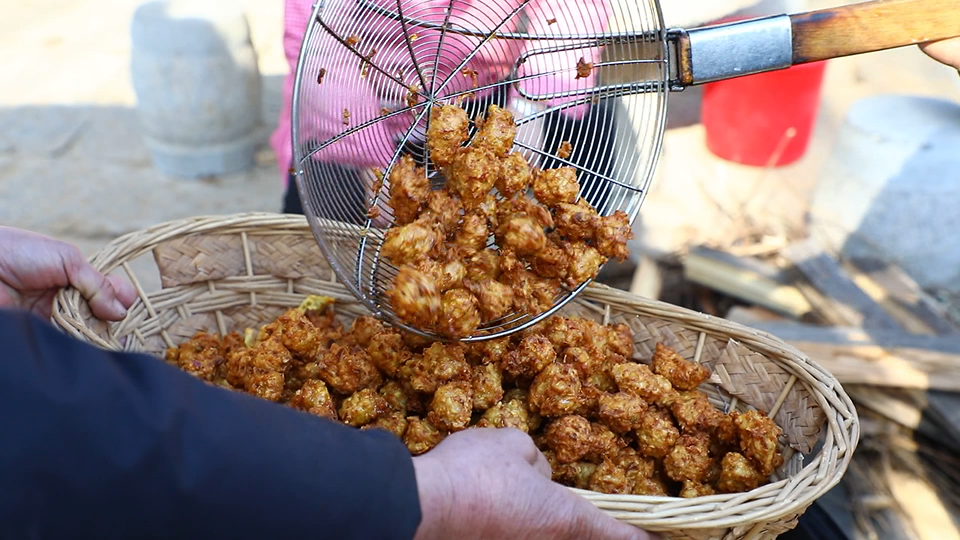 37秒济宁邹城小年炸酥菜迎新年