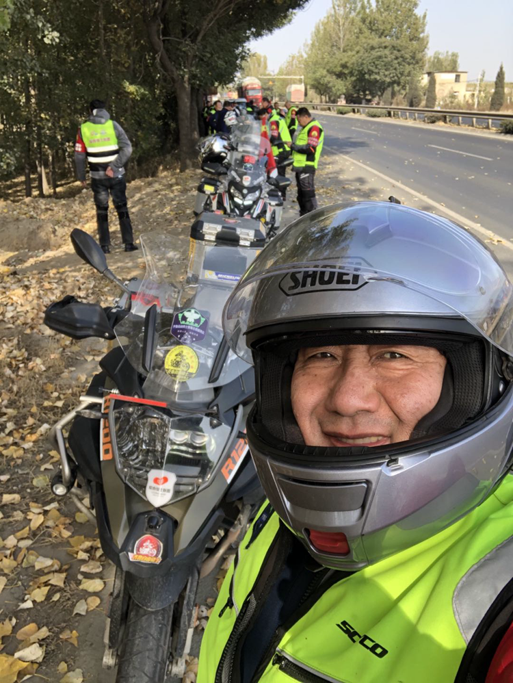 山东63岁"硬核大叔"6年骑摩托环绕中国 将登上长城宣传禁毒