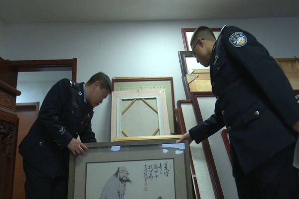 视频|任虹郡黑社会组织覆灭记:大字不识却收藏了满屋字画 一查几乎全