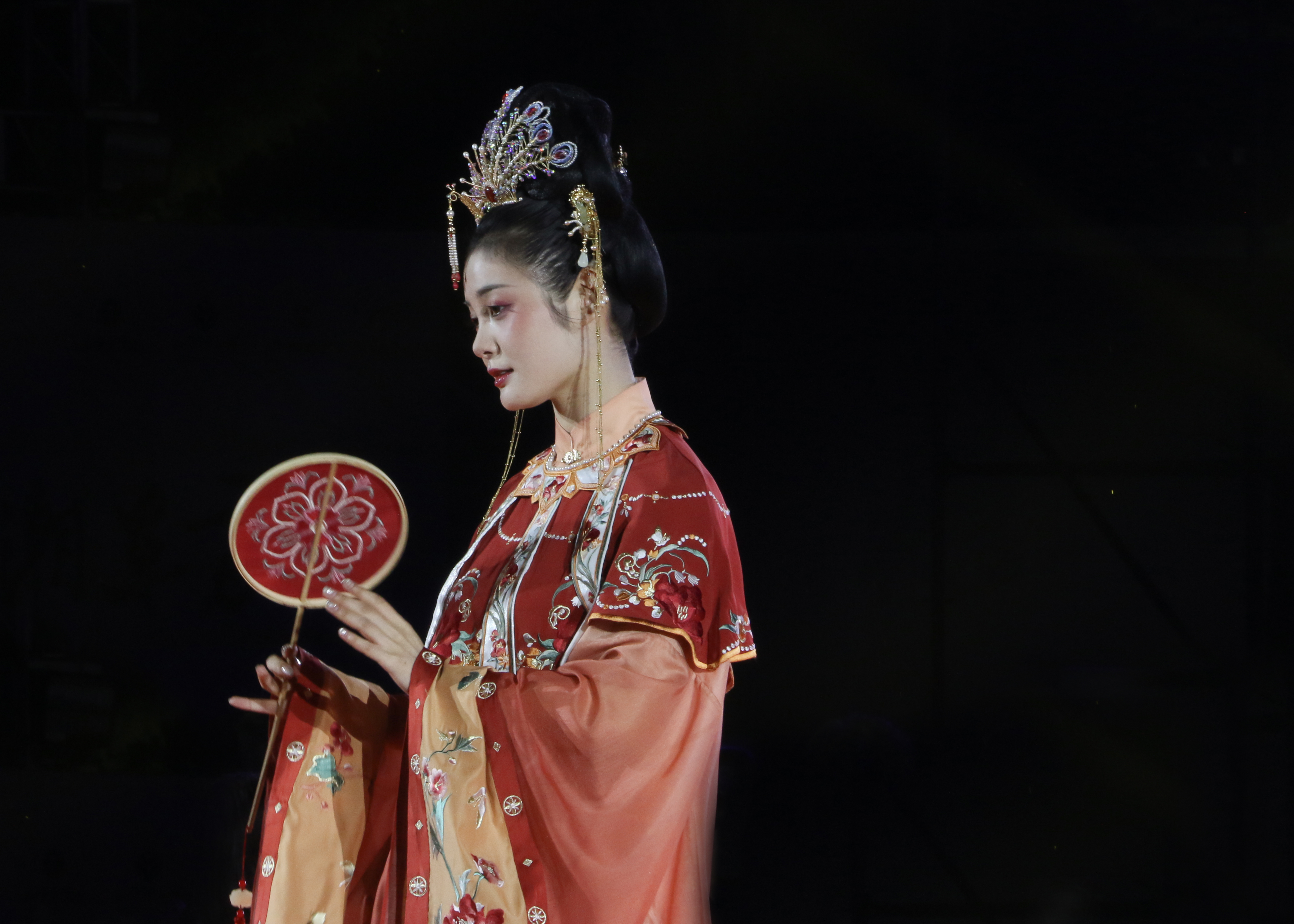 唐宫夜宴,绝美华服走秀.山东首届华服日感受"衣冠华夏 国潮东方"魅力