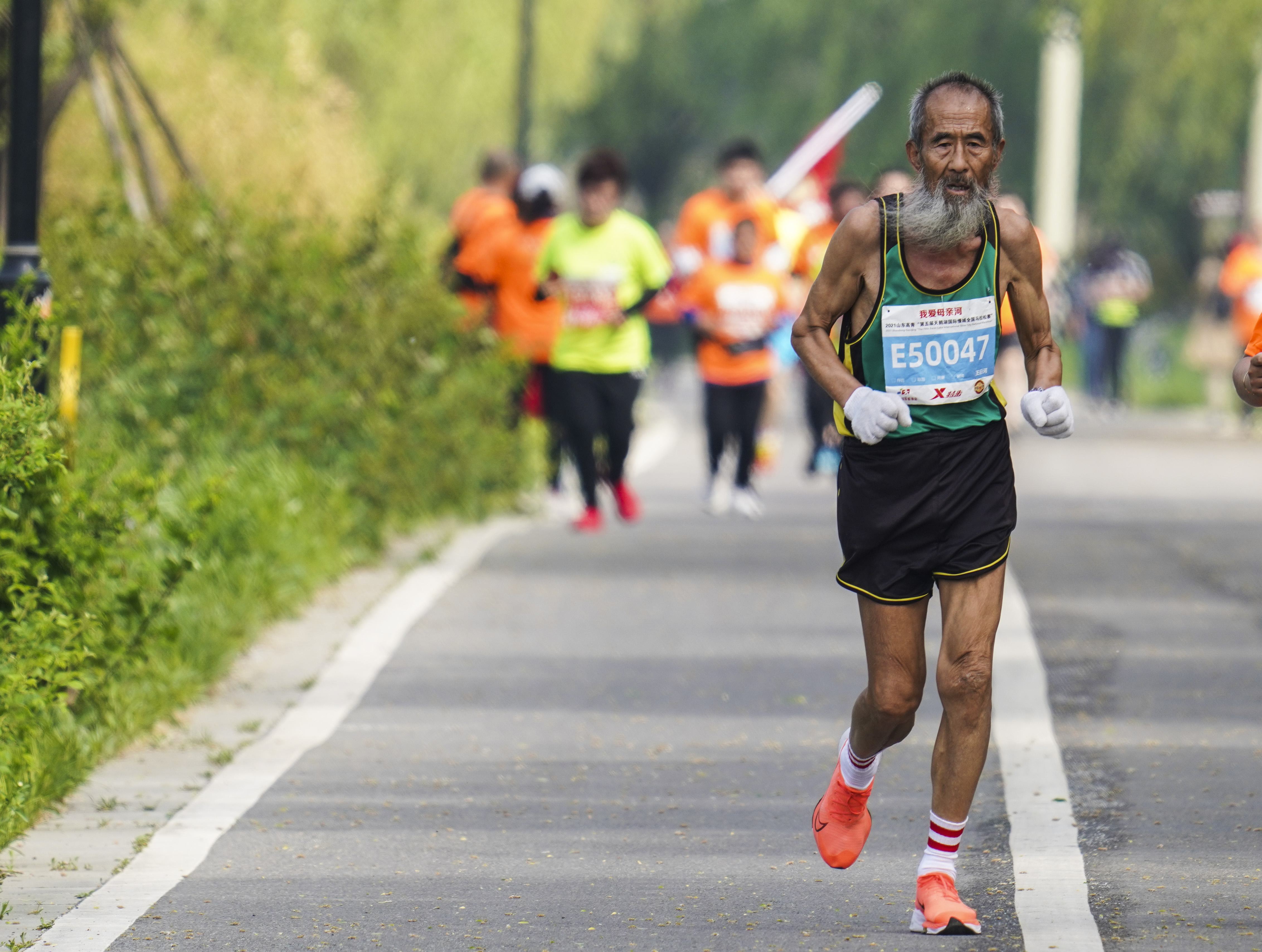 【组图】淄博:2021山东高青第五届天鹅湖国际慢城全国马拉松赛开幕