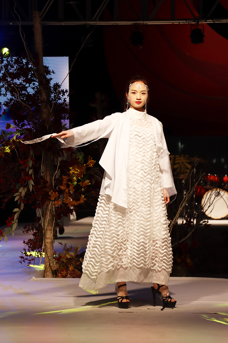 组图|德州高校大学生服饰展上演 时尚创意绽放艺术魅力