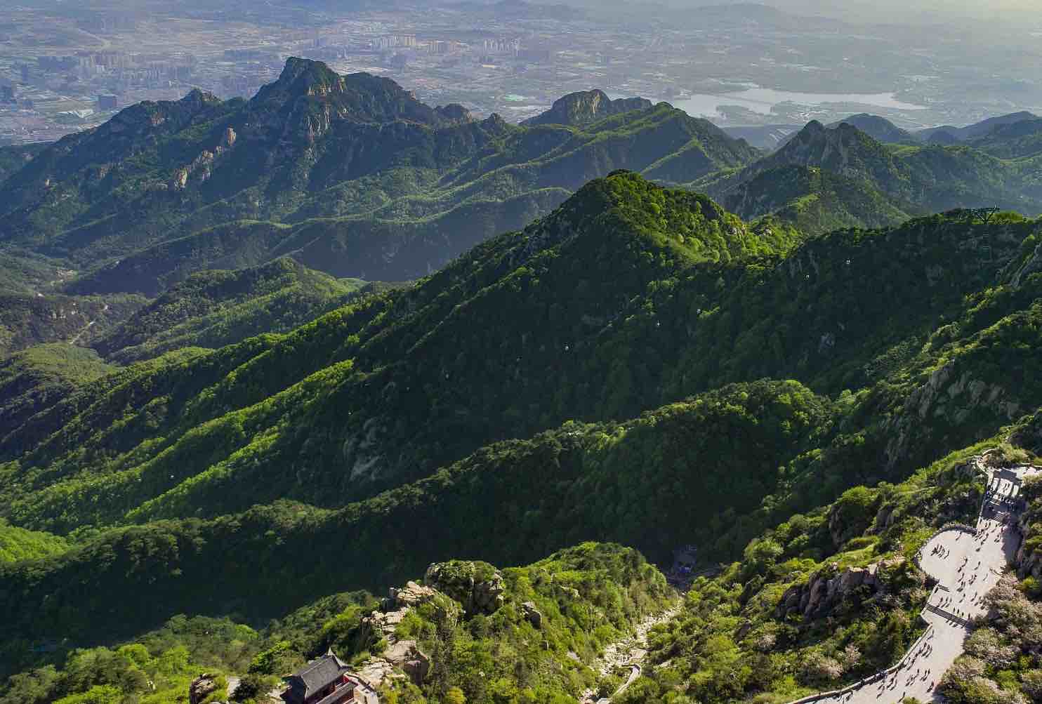 端午期间泰山景区单日最大承载8.55万人 山顶尚有900余住宿床位可预定