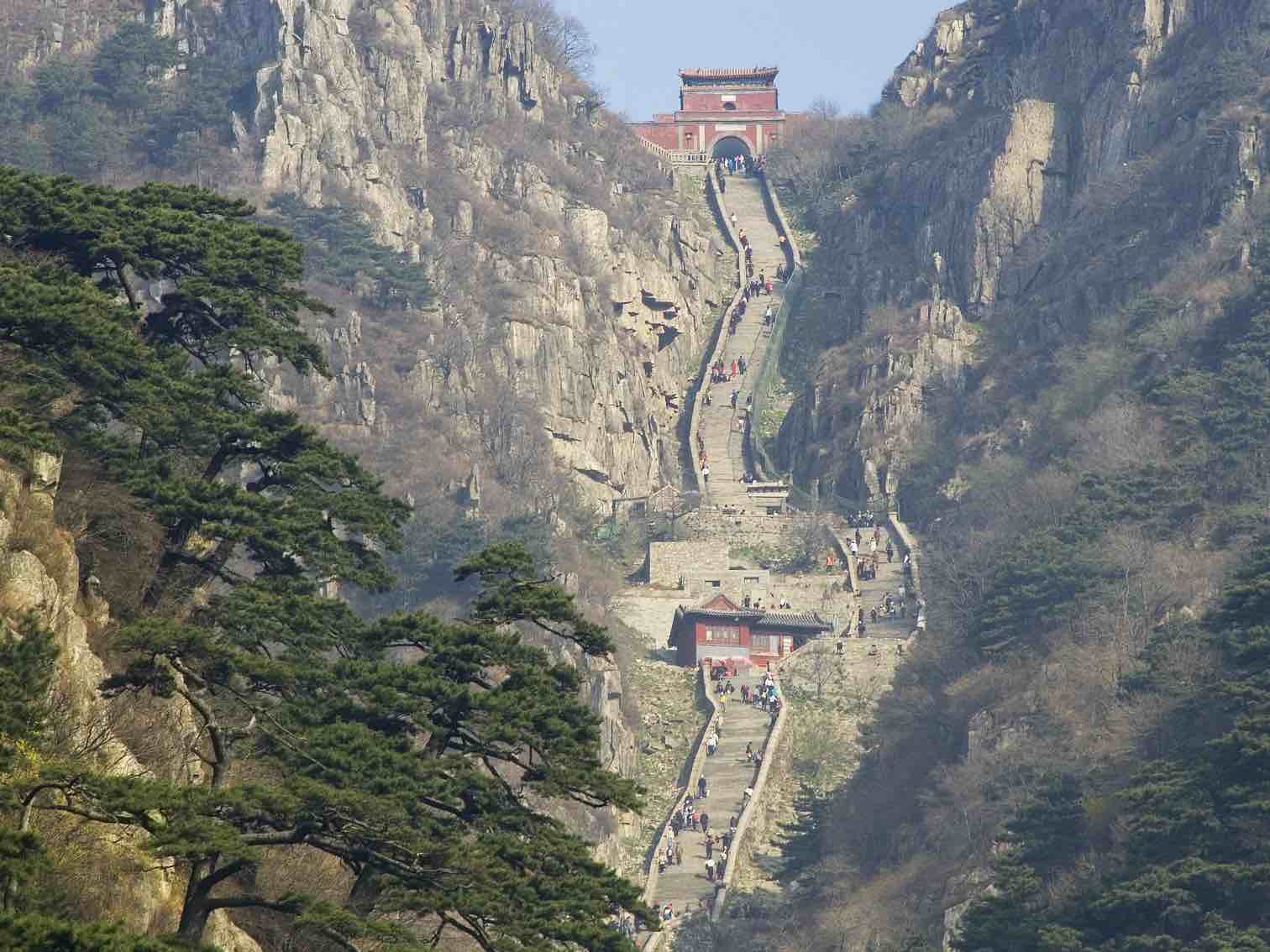 泰山山顶风景图片