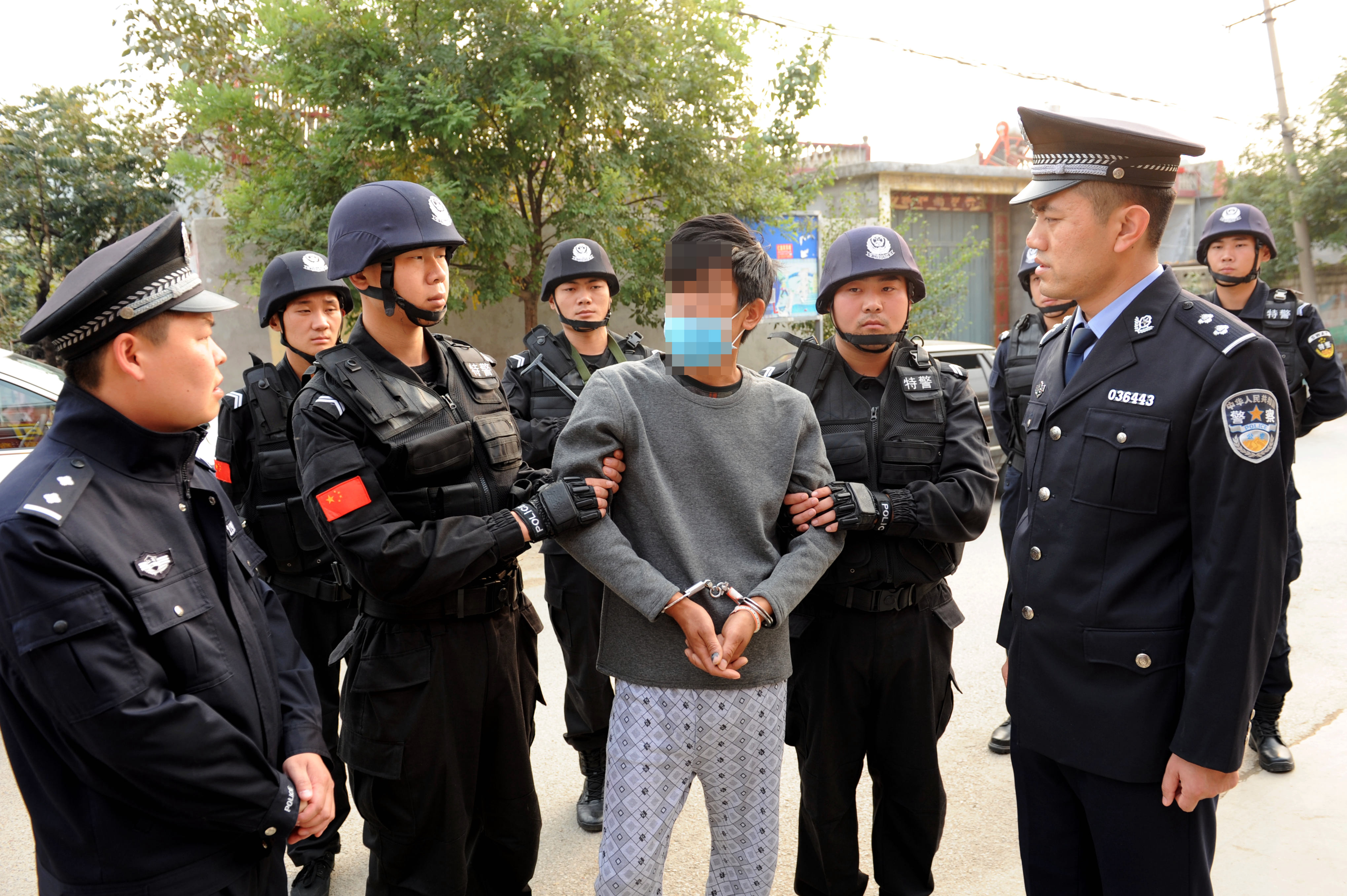 09"特大贩卖毒品案,摧毁了横跨七个省(市)的贩毒团伙7个,抓获犯罪嫌疑