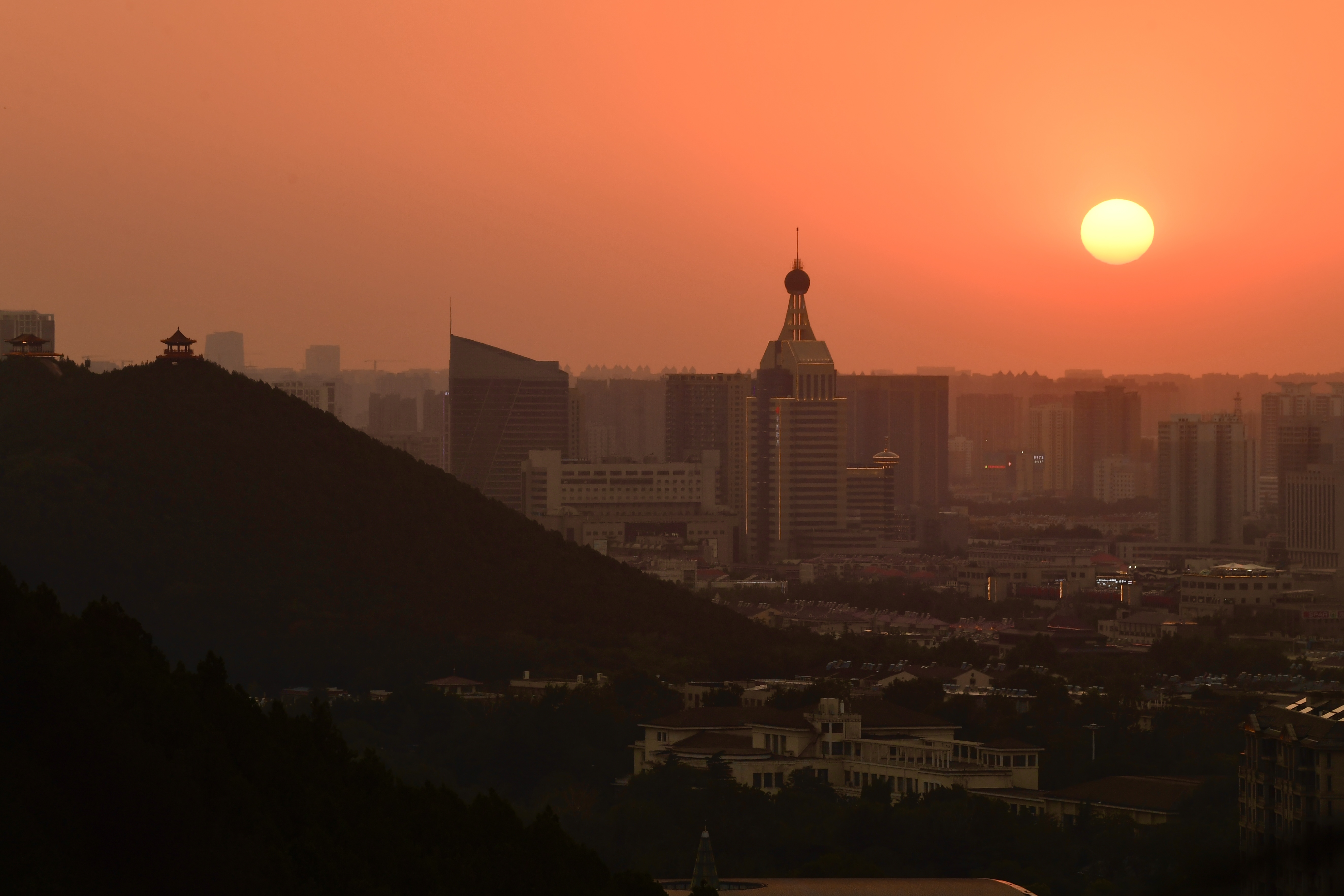 影像力|泉城济南邂逅浪漫黄昏!这样绝美的天空大秀你见过吗?