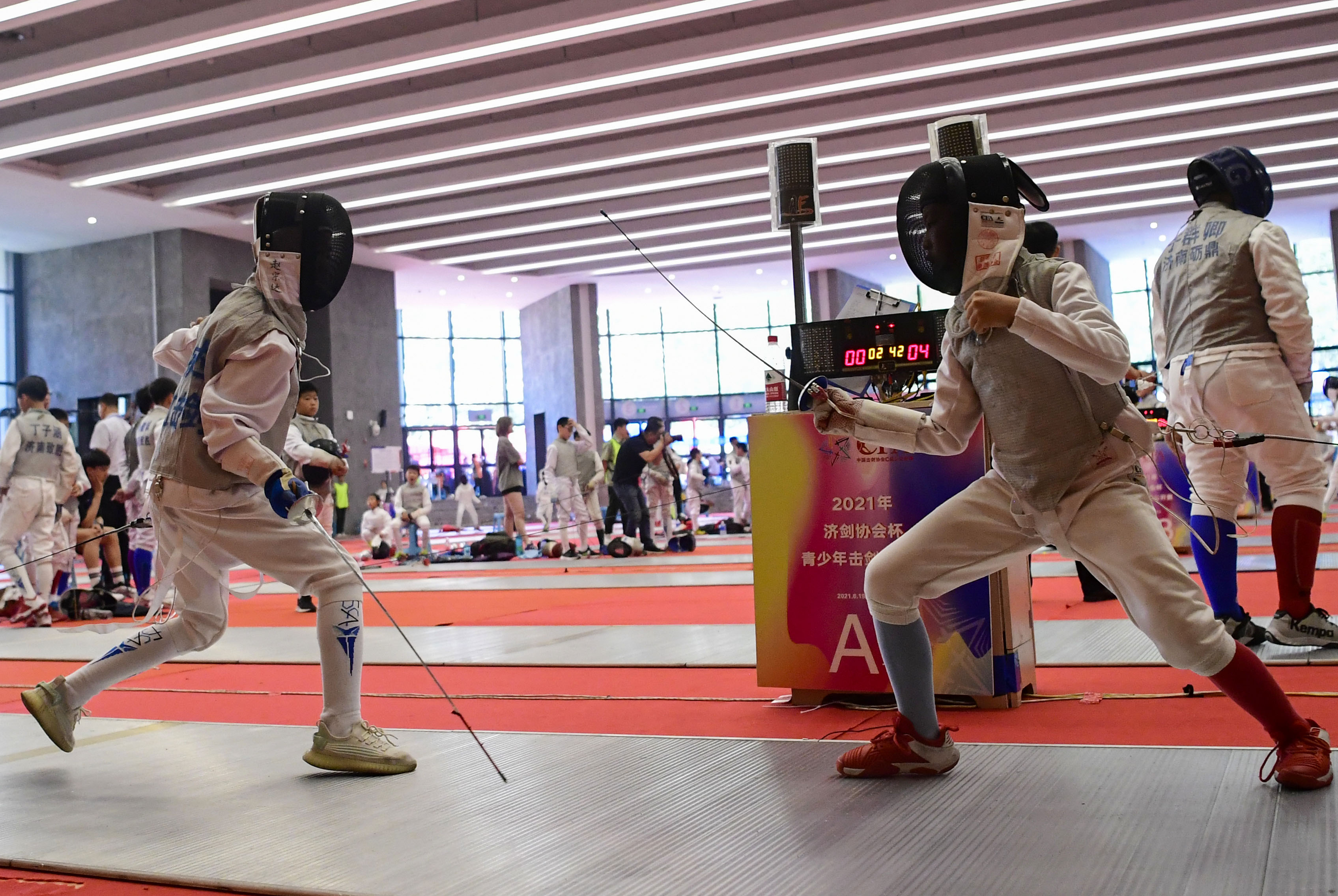 进击吧,击剑少年!千余名"小剑客"亮剑济南