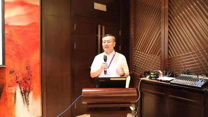 潍坊市坊子区人民政府区长张龙江出席会议并致辞