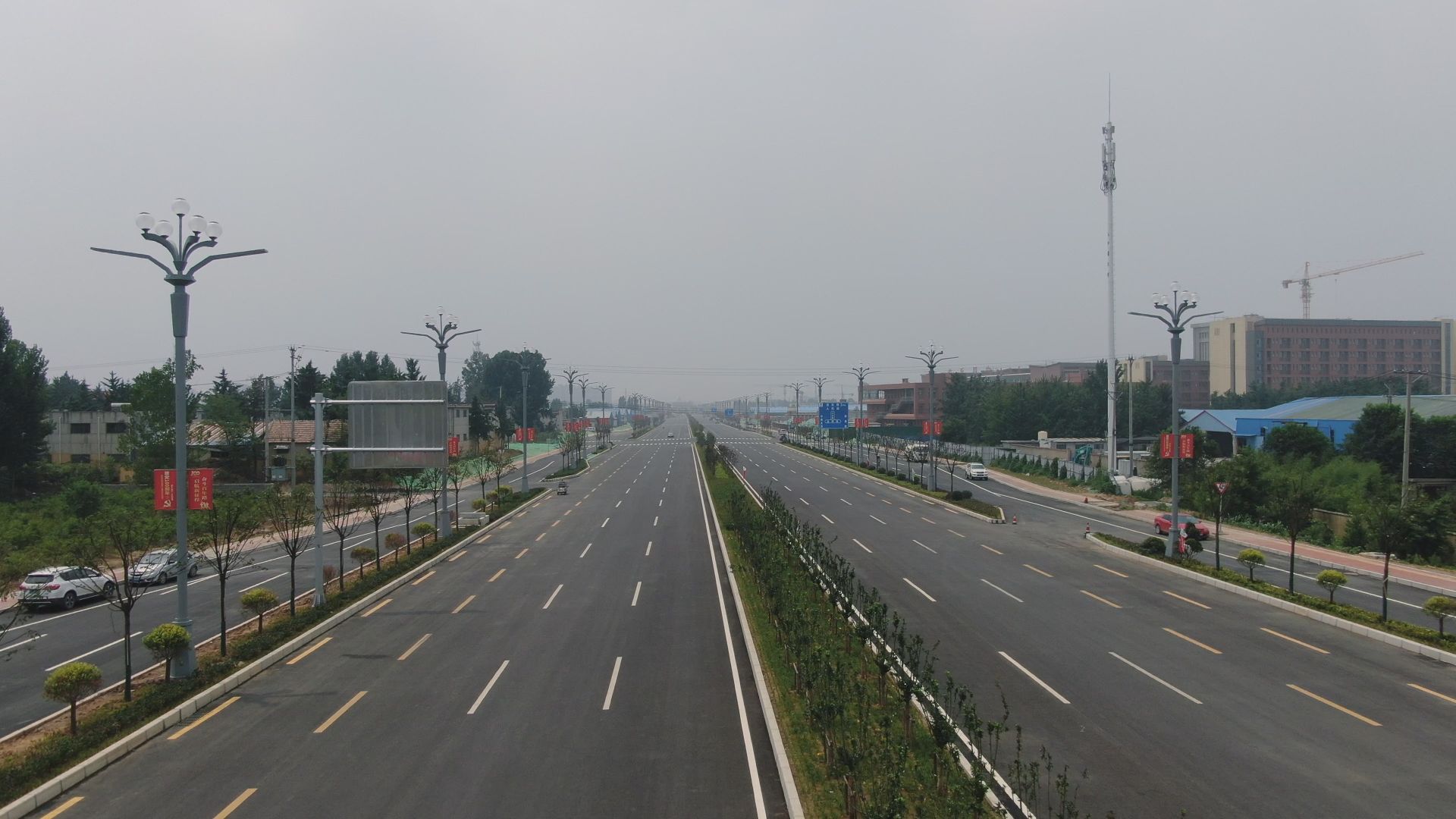 55秒临沂城区兴业路等三个路段通车西城驶上建设快车道