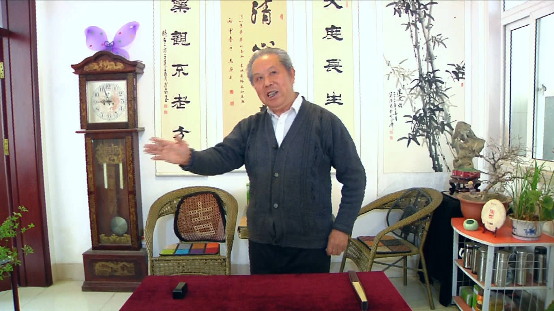 一张桌子一把折扇一块醒木寿光老艺人坚守评书表演几十年乐在其中