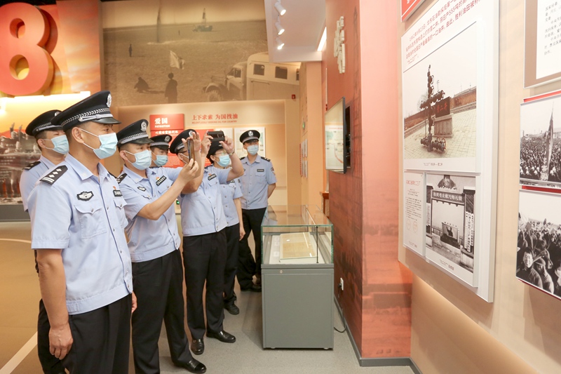 赓续红色血脉 东营出入境边防检查站组织民警到胜利油田优良传统展厅