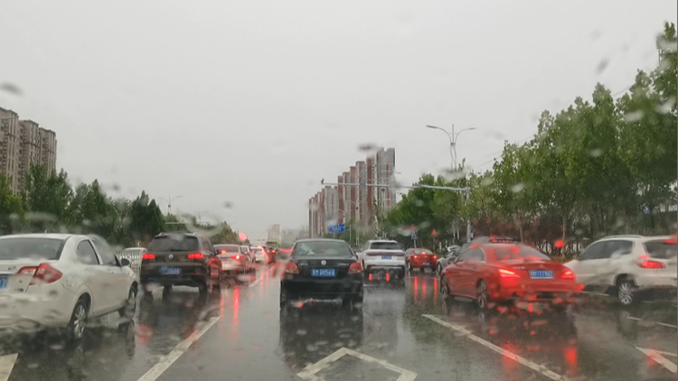受暴雨影响 滨州市区部分路口出现积水 注意绕行 谨慎驾驶