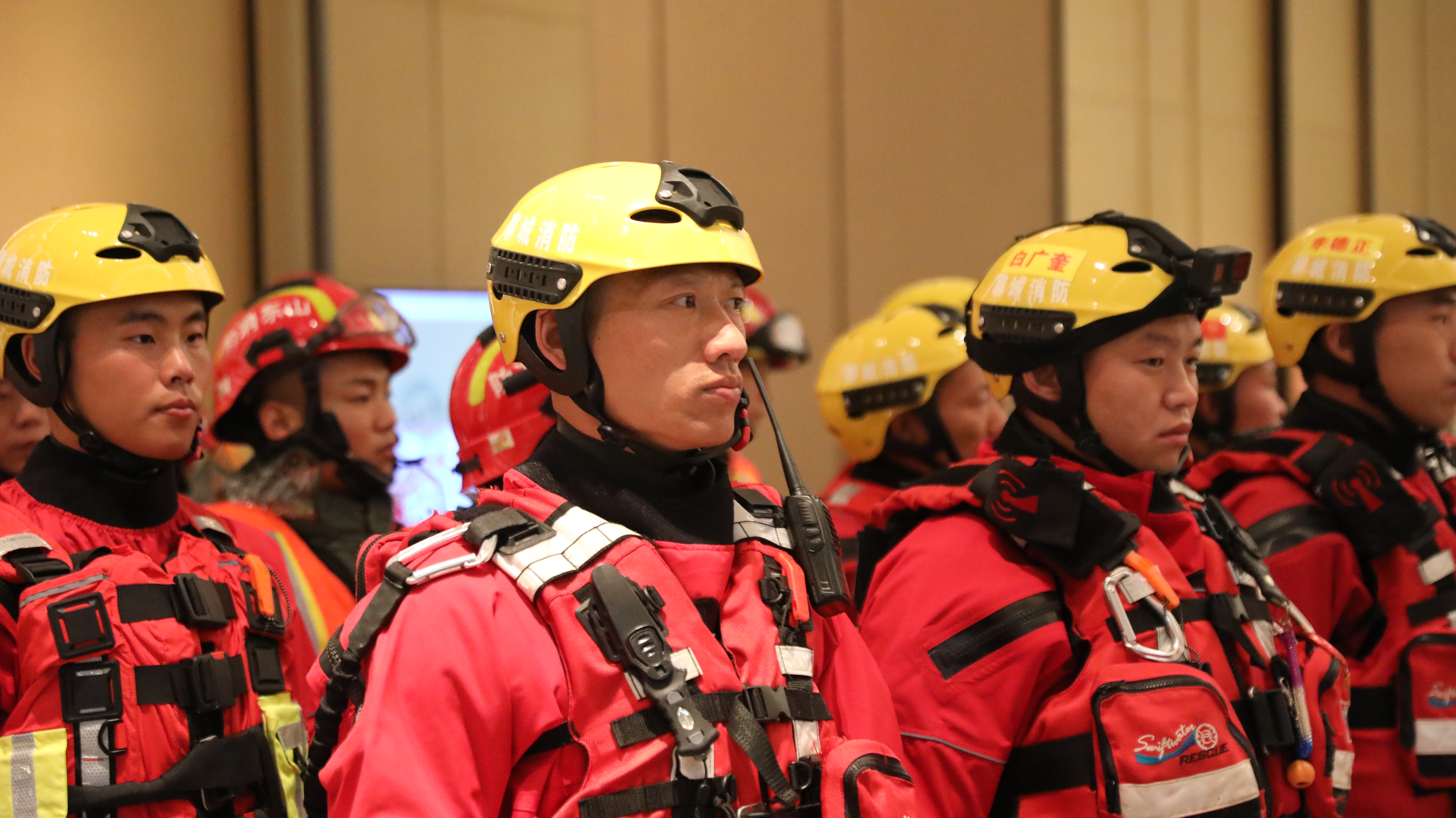 山东消防总队聊城支队雨夜紧急赶赴灾区疏散群众